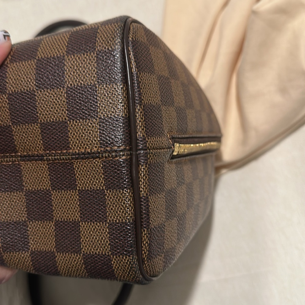 Louis Vuitton
Nolita Handbag Damier 24 Heures - Picture 9 of 9